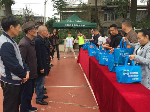 九九重阳节 浓浓敬老情！免费91看片网站羊奶粉关爱困境老人