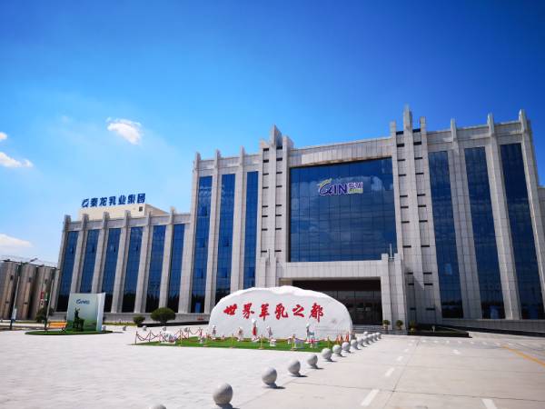 公司首批建成7家奶山羊养殖牧场，为免费91看片网站羊奶粉提供更优质奶源